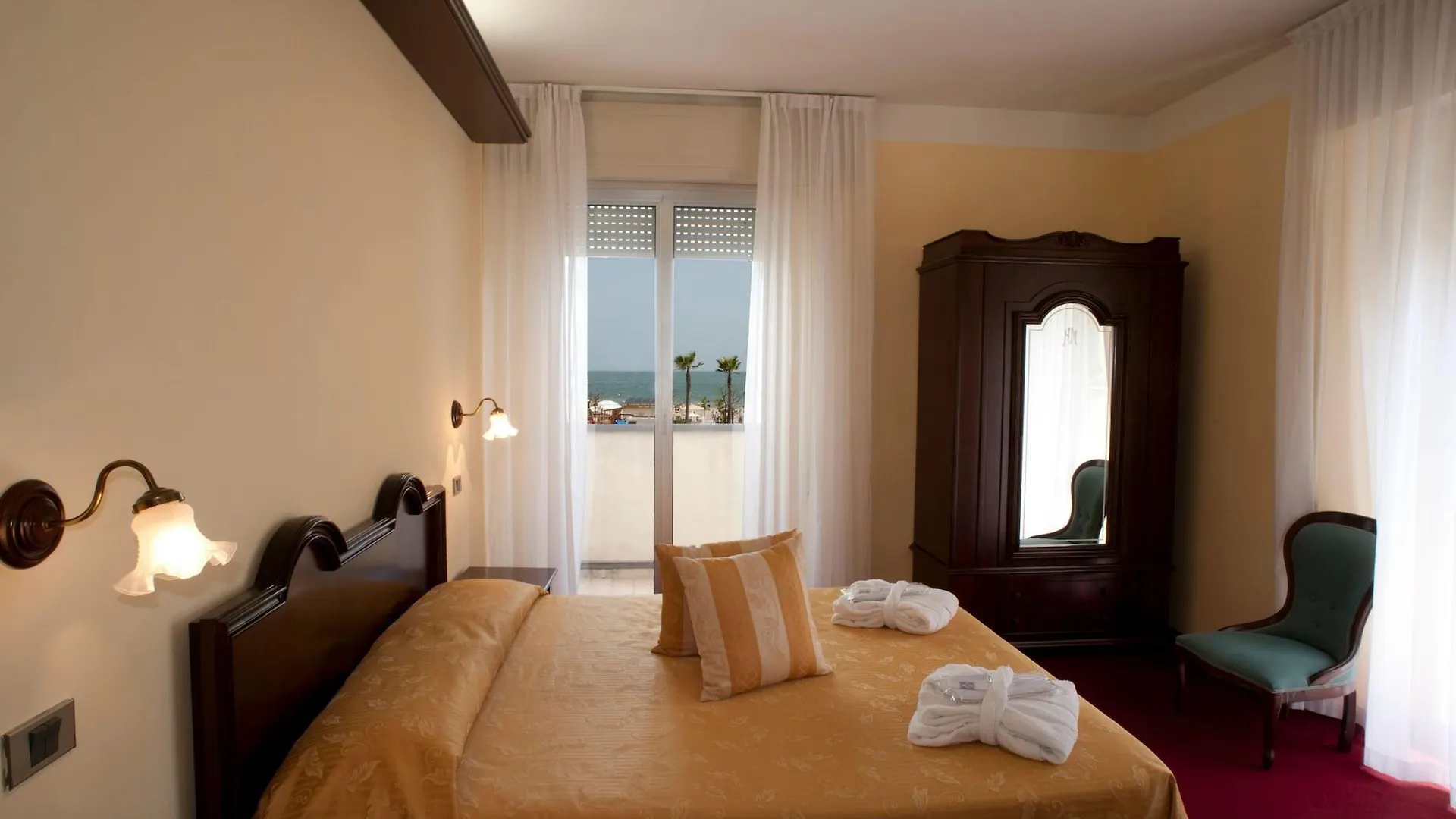 Hotel Milano Helvetia - In Centro Con Piscina Riccione