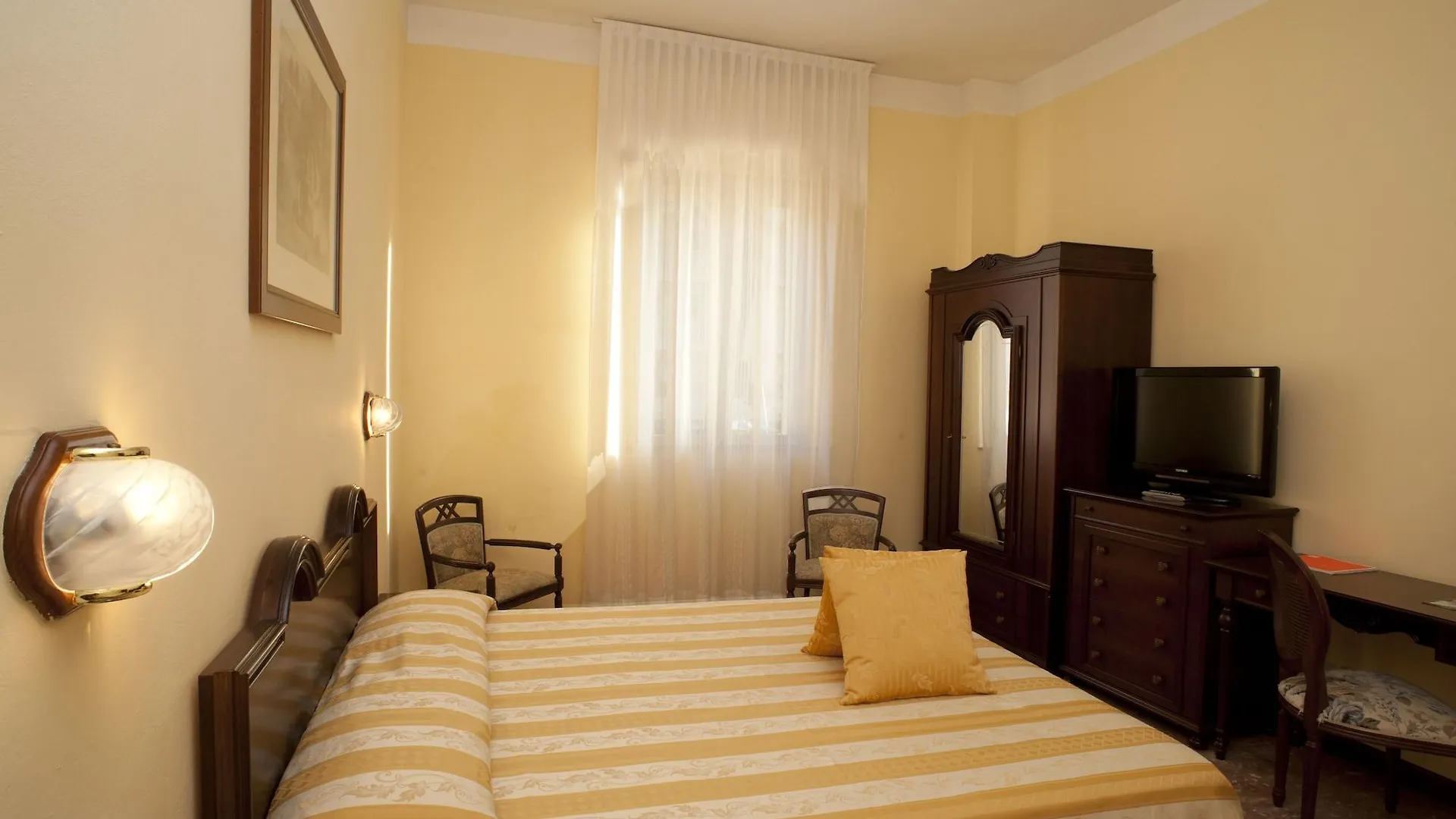 Hotel Milano Helvetia - In Centro Con Piscina Riccione 3*,  Italy