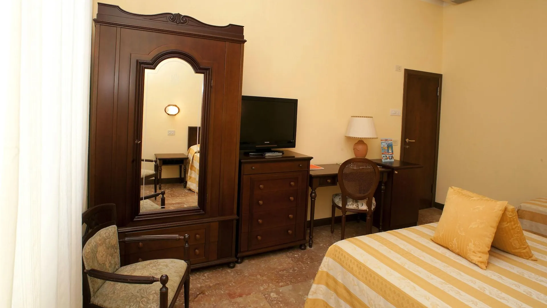 Hotel Milano Helvetia - In Centro Con Piscina Riccione