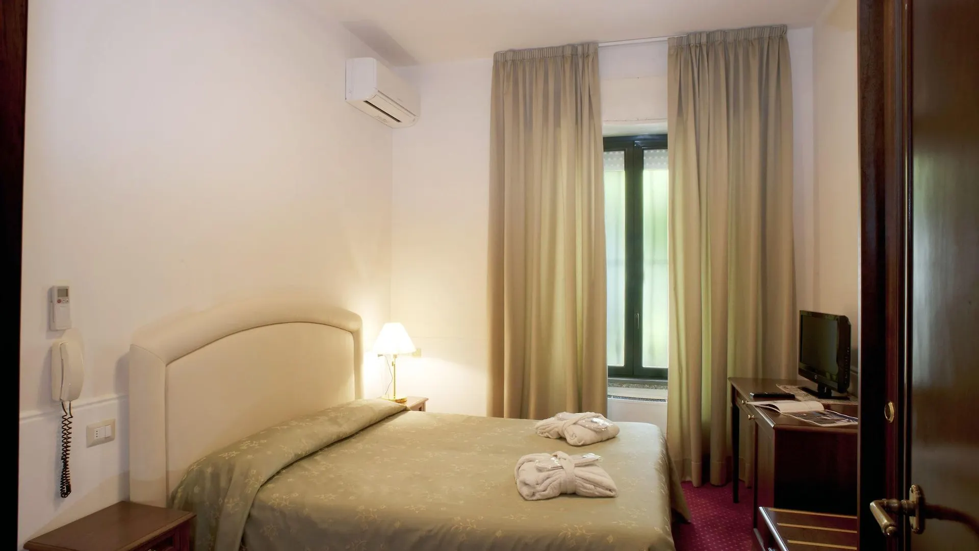 Hotel Milano Helvetia - In Centro Con Piscina Riccione 3*,