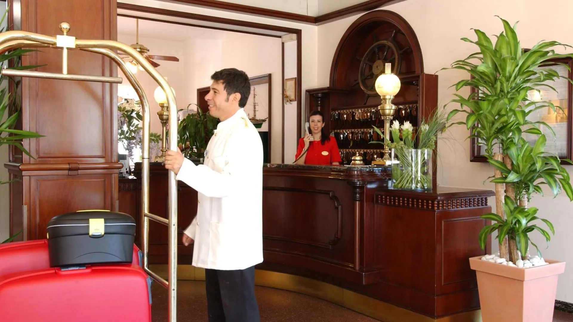 Hotel Milano Helvetia - In Centro Con Piscina Riccione