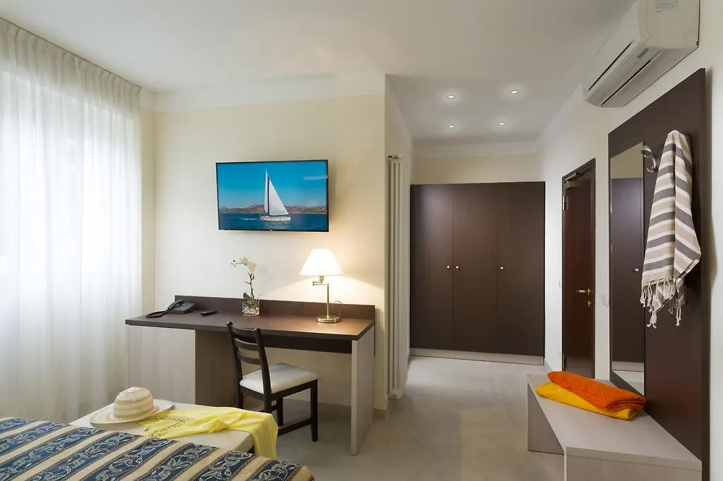 Hotel Milano Helvetia - In Centro Con Piscina Riccione