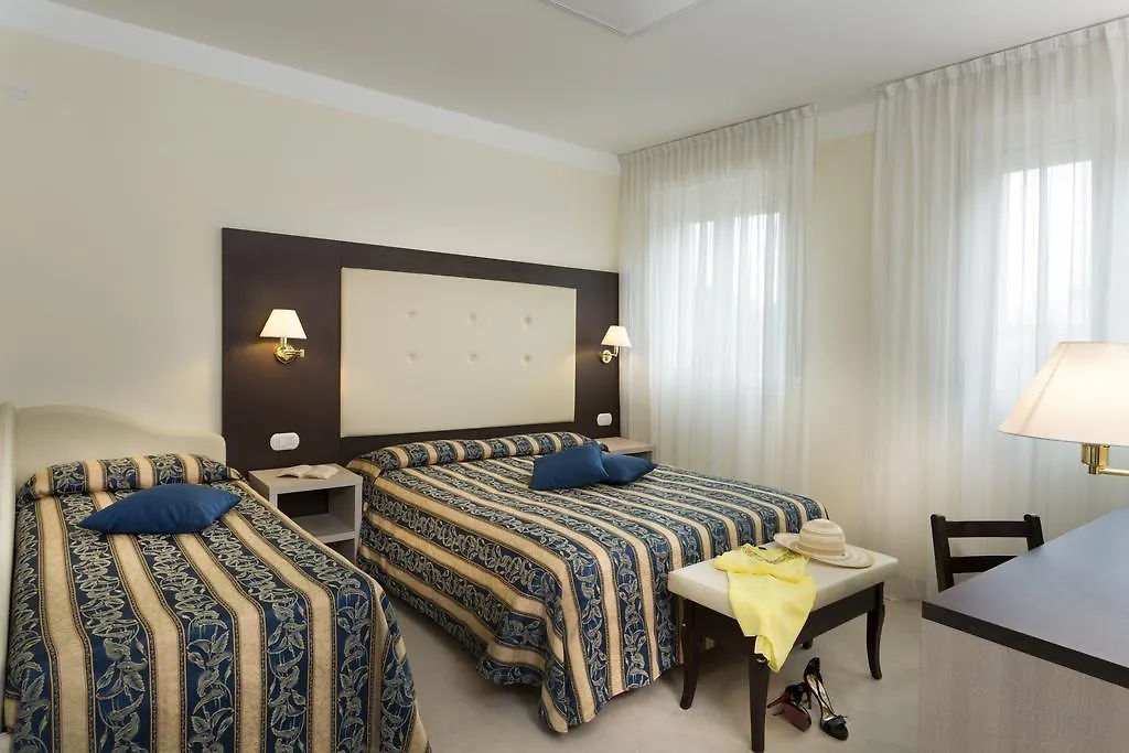 Hotel Milano Helvetia - In Centro Con Piscina Riccione