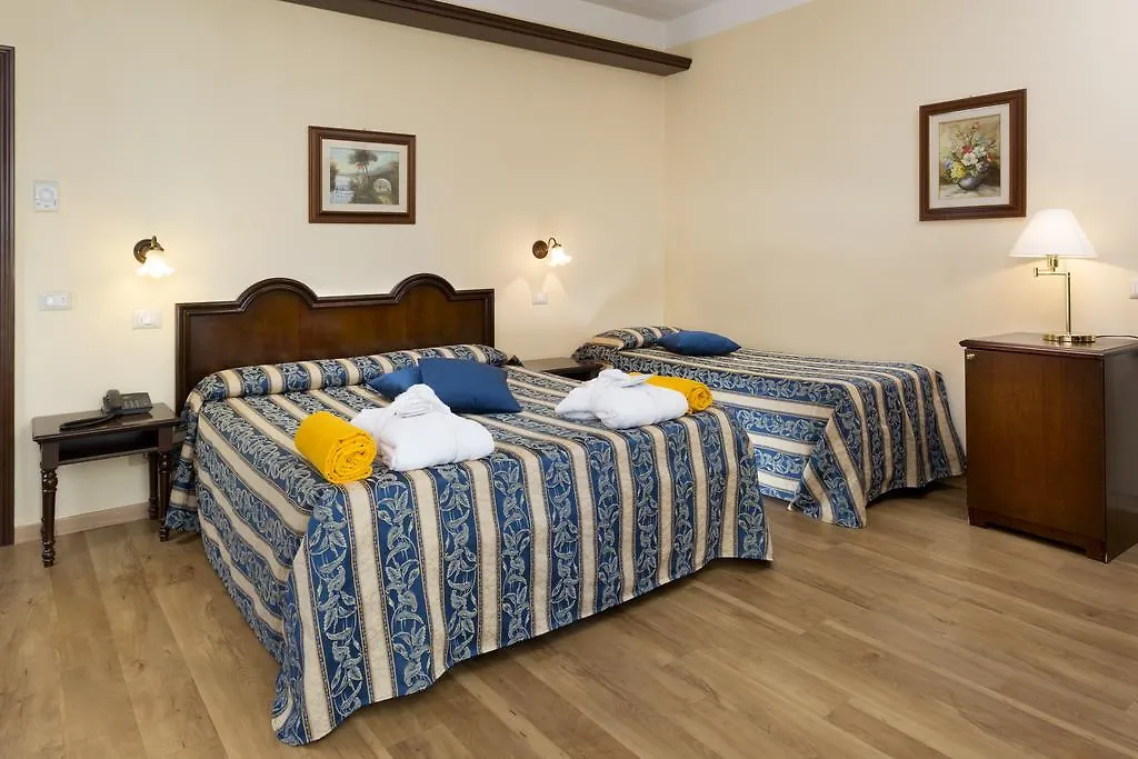 Hotel Milano Helvetia - In Centro Con Piscina Riccione