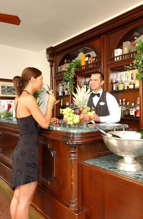 Hotel Milano Helvetia - In Centro Con Piscina Riccione 3*,