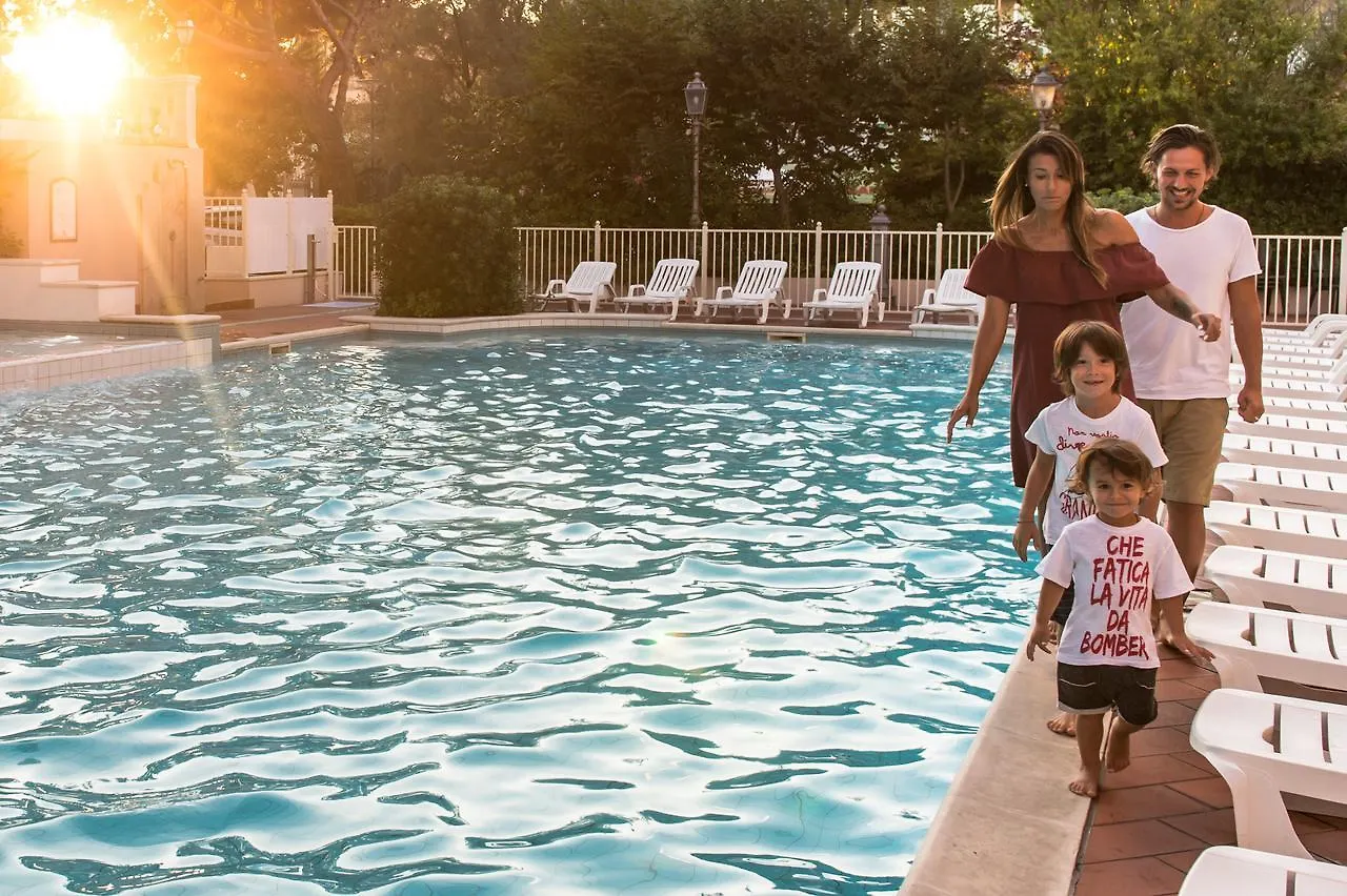 Hotel Milano Helvetia - In Centro Con Piscina Riccione
